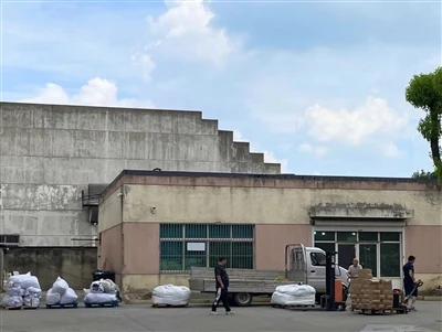 XIANGLE: Creșterea securității încărcăturii cu muncitori dedicați și curele c...